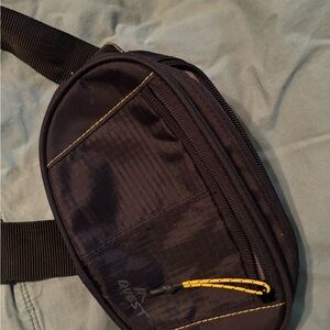 Quest waist bag Black and Yellow